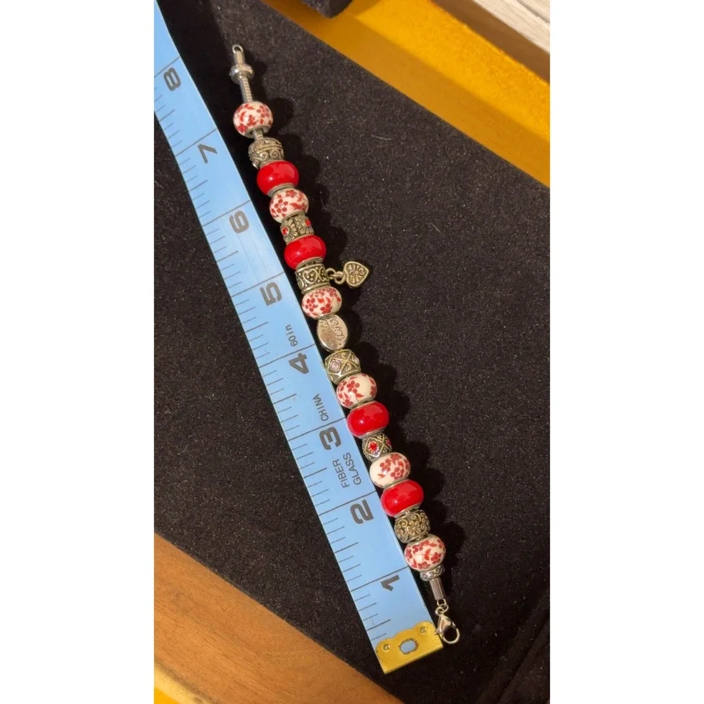 Red White Floral Bead Charm Bracelet Silver Tone Heart Detail